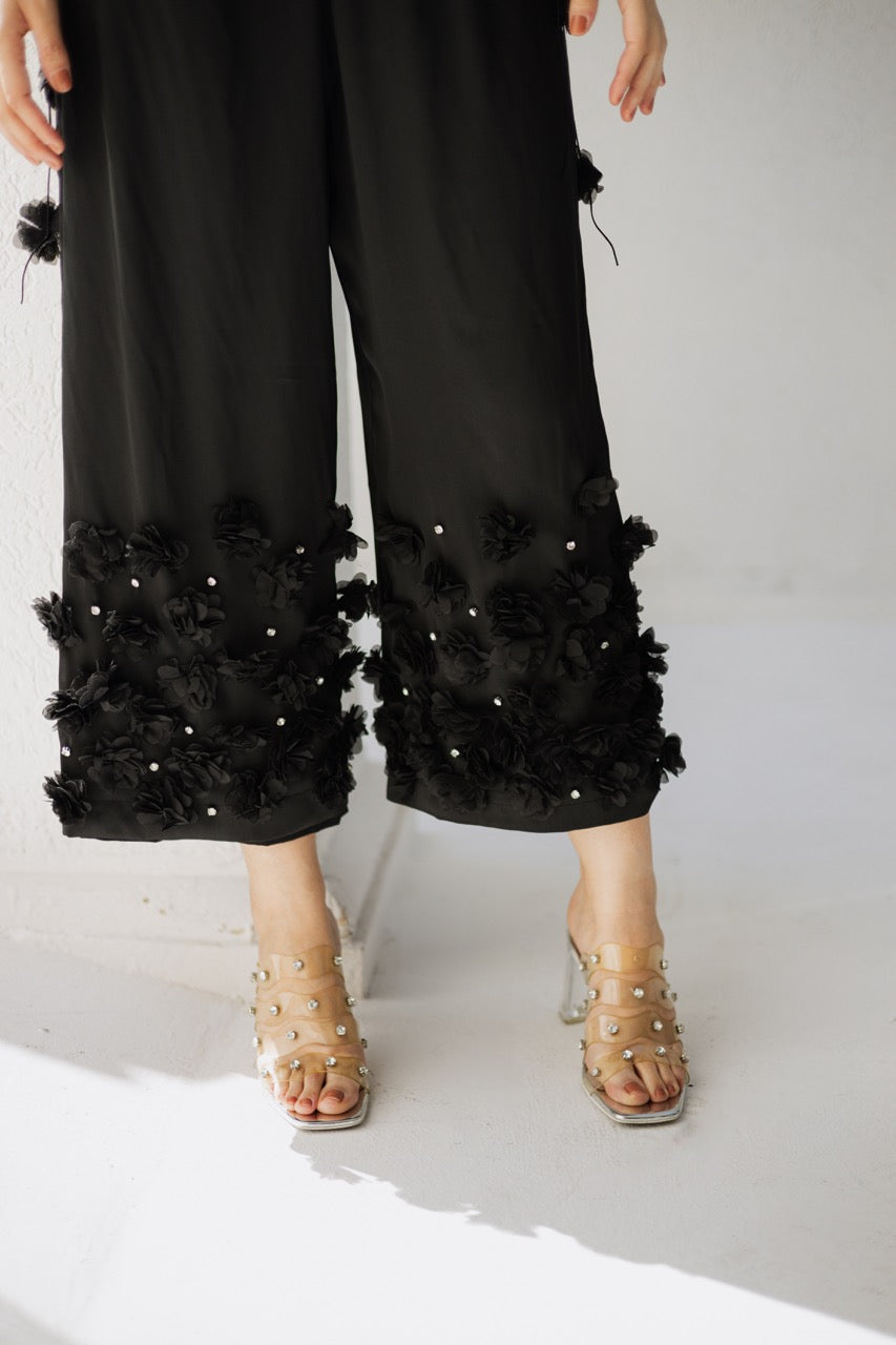 Conjunto com bordados de flores delicados