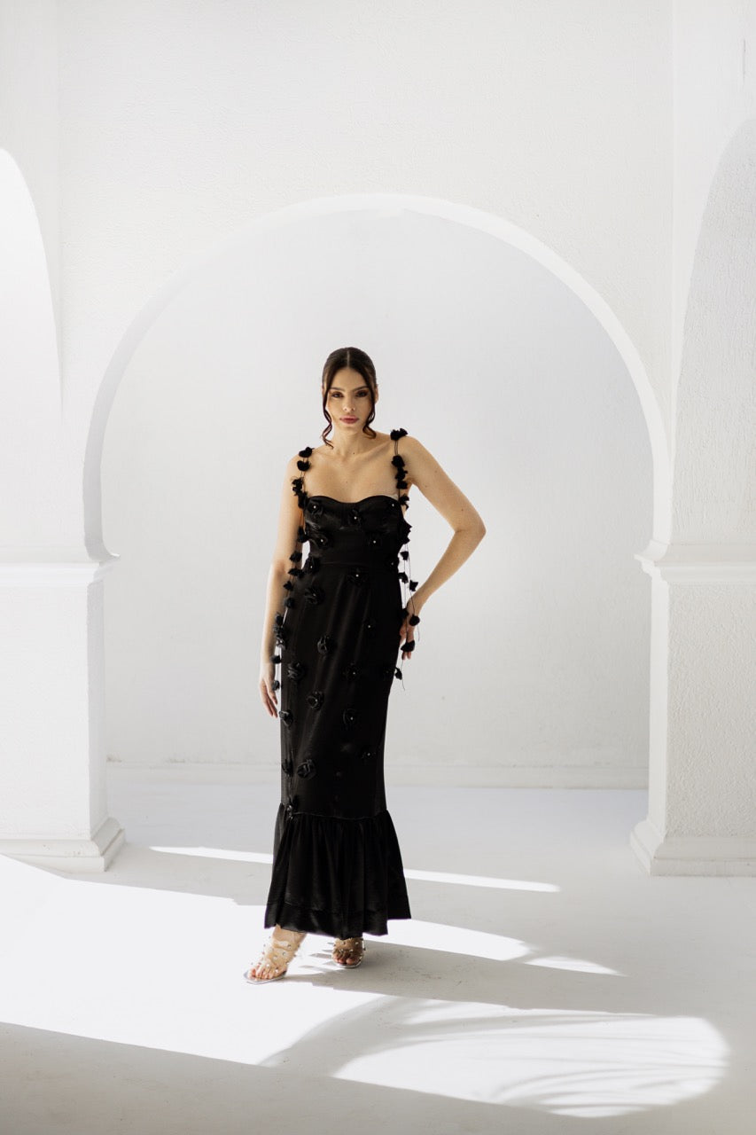 Vestido Preto com bordados de flores