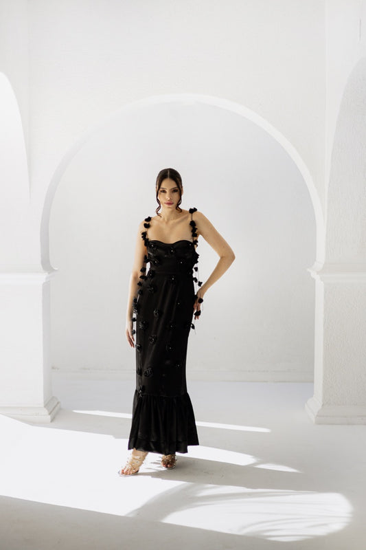 Vestido Preto com bordados de flores