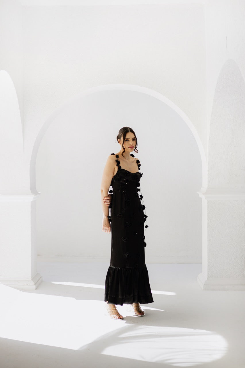 Vestido Preto com bordados de flores