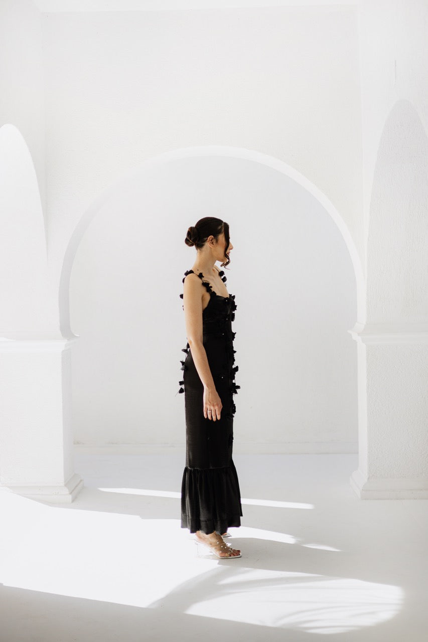 Vestido Preto com bordados de flores