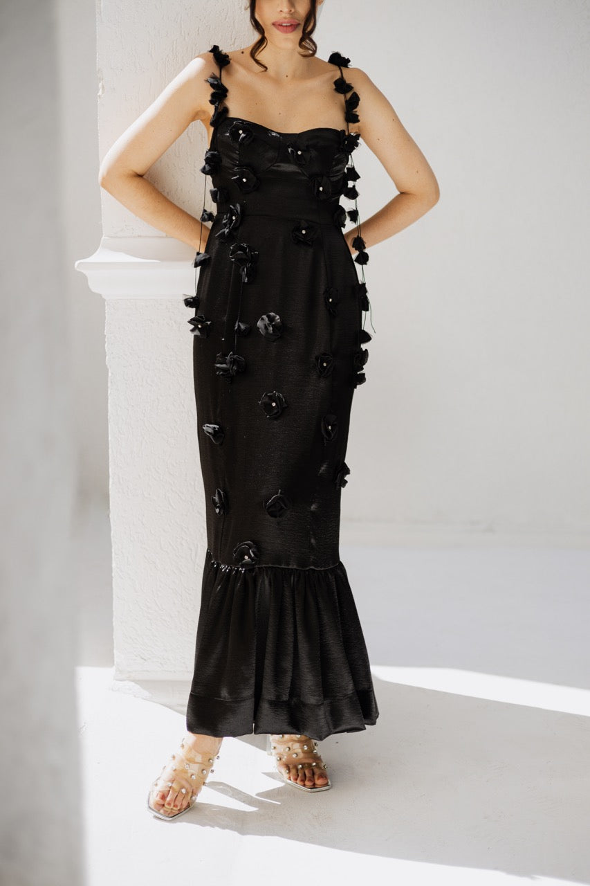 Vestido Preto com bordados de flores