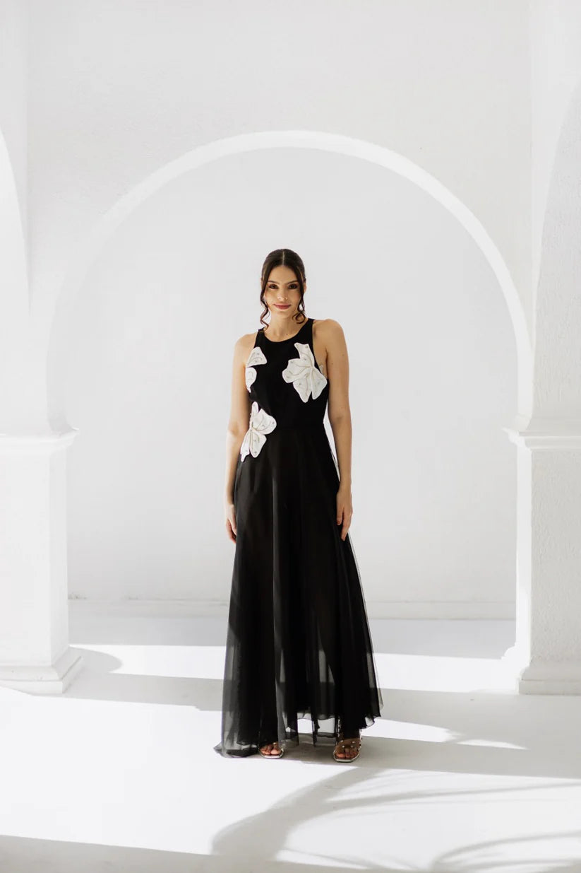 Vestido Halter com petalas bordados