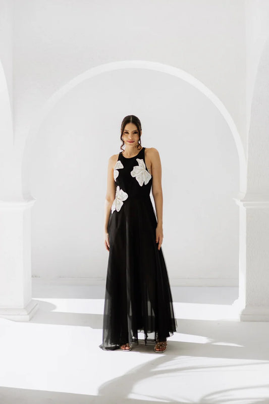 Vestido Halter com petalas bordados