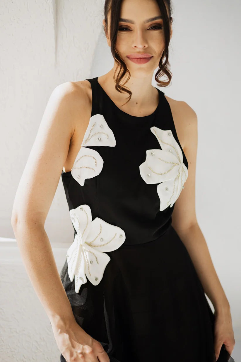 Vestido Halter com petalas bordados