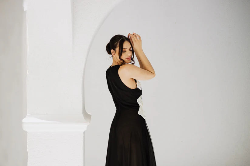 Vestido Halter com petalas bordados
