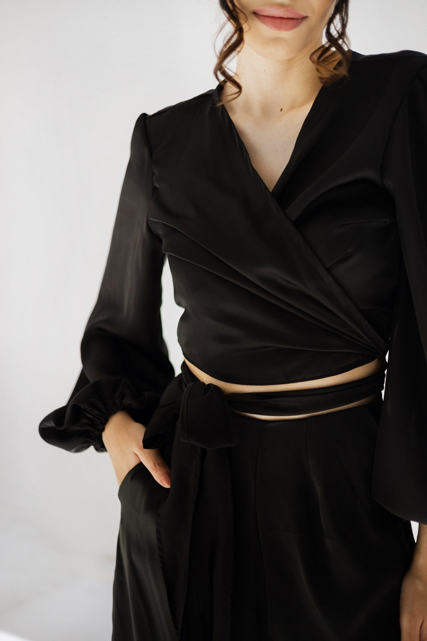 Blusa com Desing Transpassada