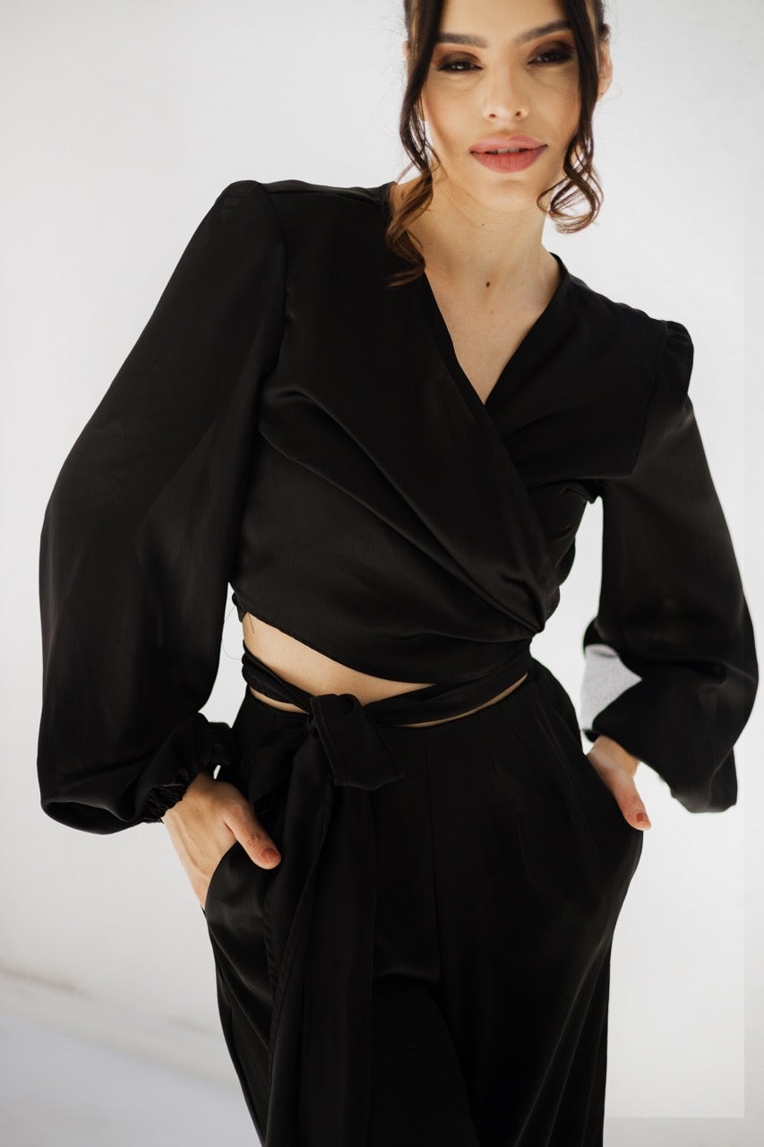 Blusa com Desing Transpassada